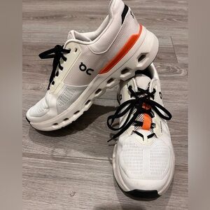 Women’s On Running Cloudrunner sneakers